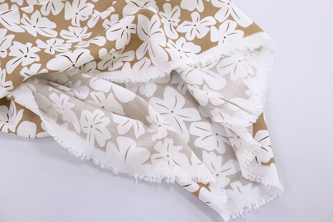 Штапель принт/цветы белые на светло-коричневом 1382-PY/D#15/C#6