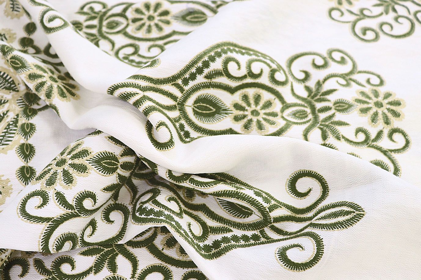 Лен БОХО принт/узор зелено-бежевый на белом 3857-PY/D#3/C#2