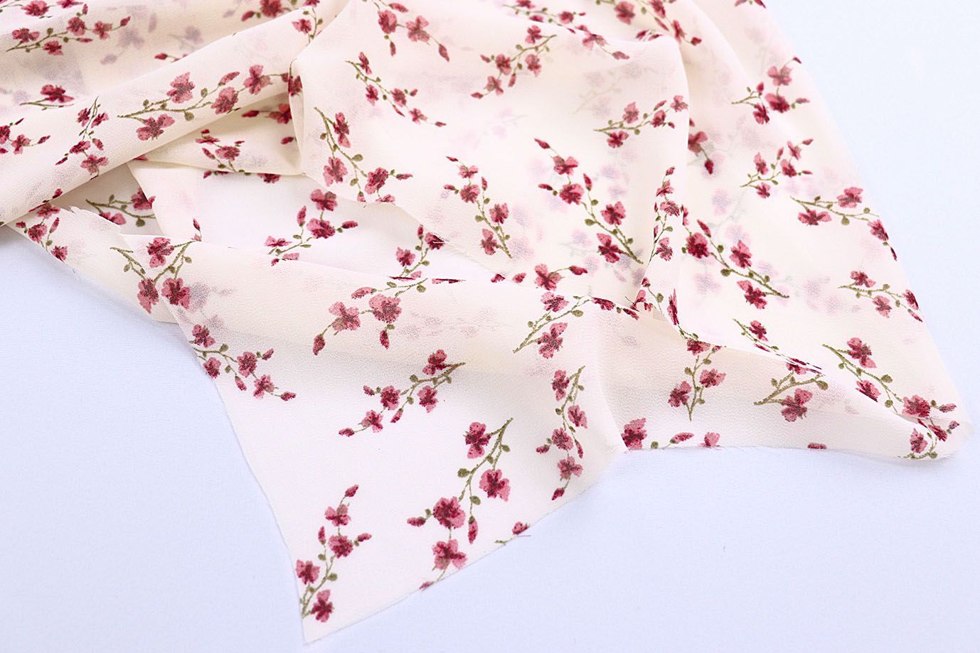 Шифон принт/цветы красные на молочном 4247-PY/D#5/C#3