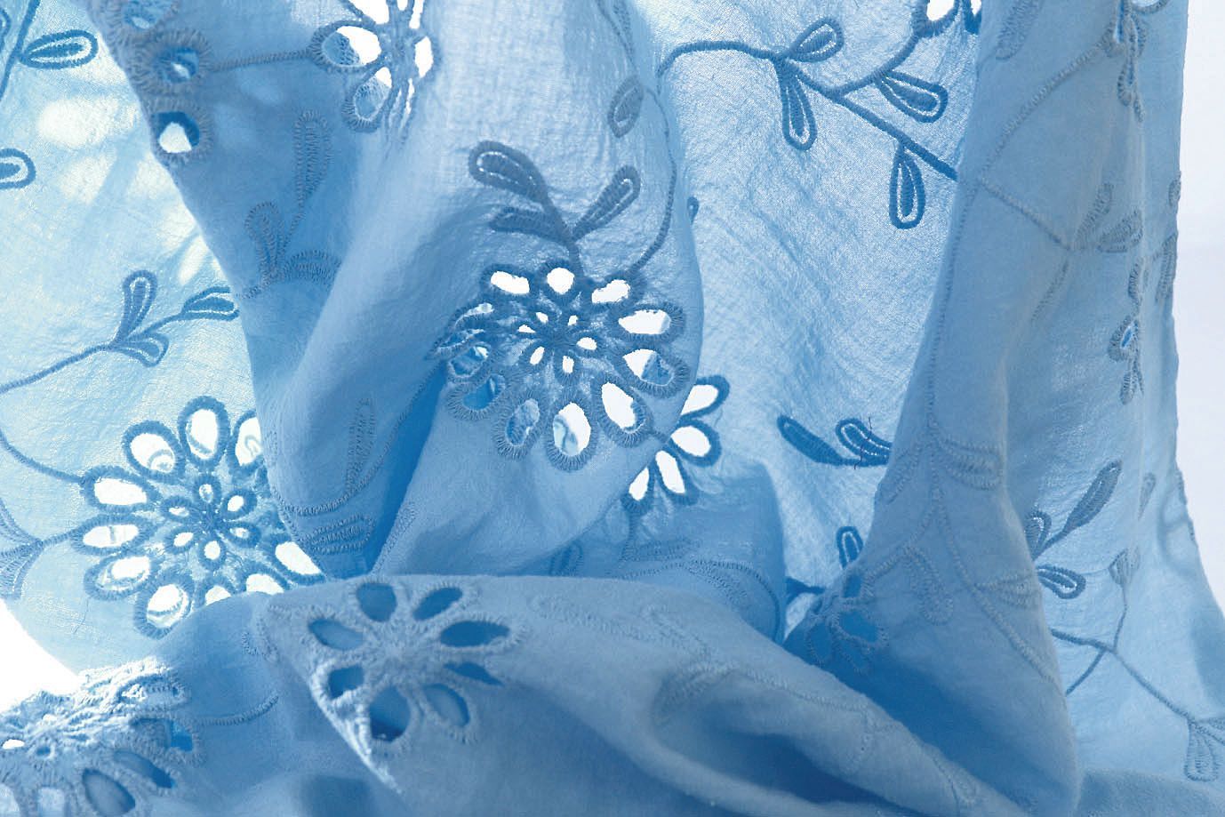 Хлопок "Батист" жатка с вышивкой/голубой 3202-PY/D#5/C#2 (EU4272)