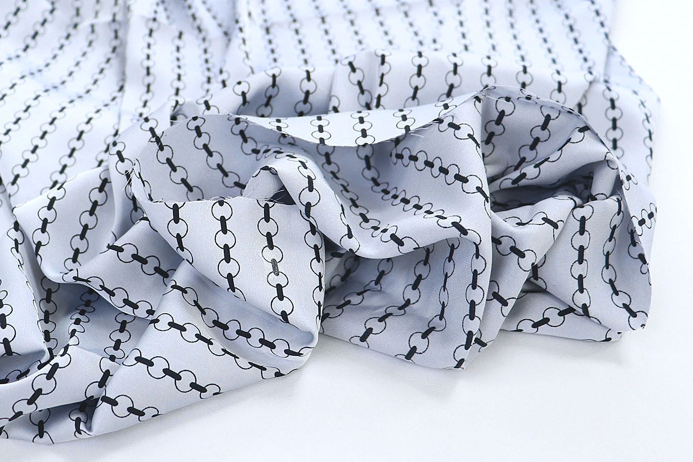 Сатин "Армани" принт/цепи черные на белом 3588-PY/D#14/C#2