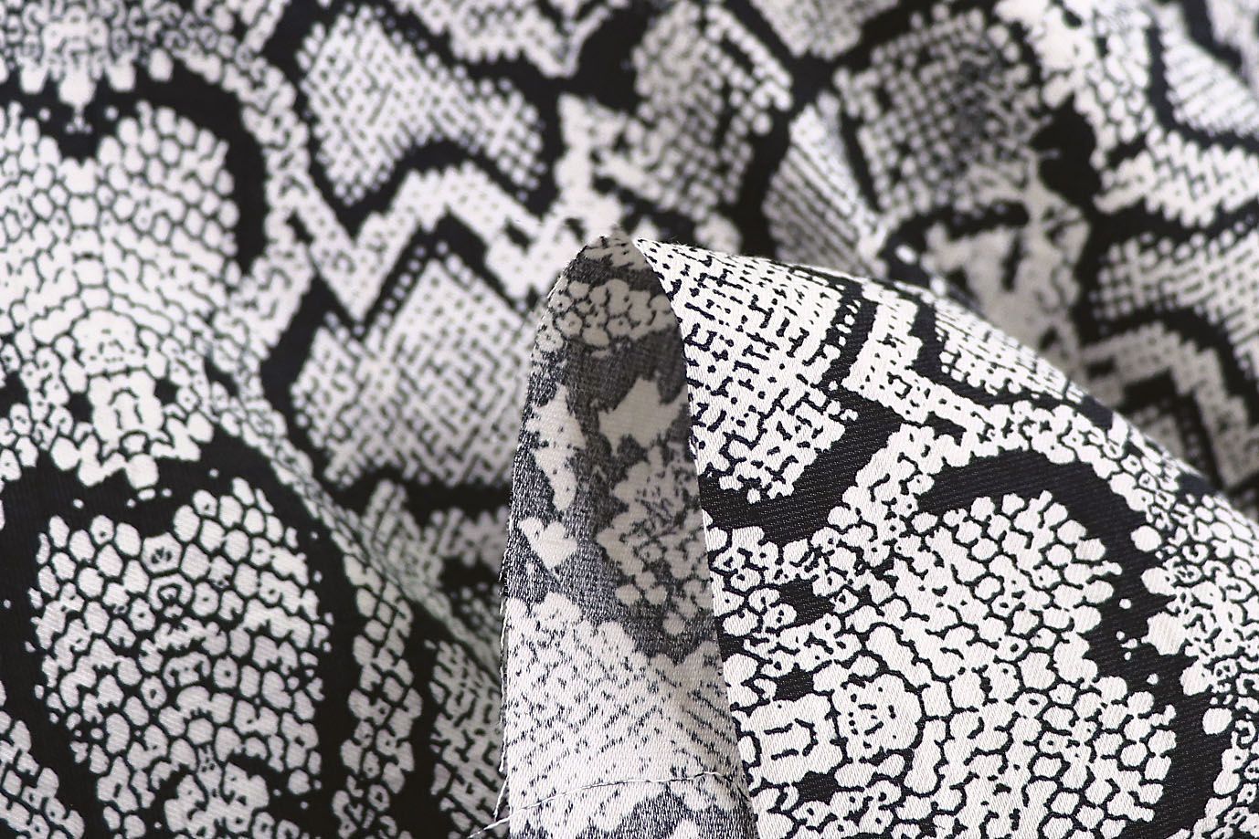 Лен N/R принт/змея черно-серая 3891-PY/D#10/C#3