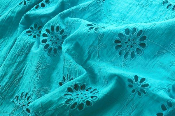 Хлопок "Батист" жатка с вышивкой/лазурно-голубой 3202-PY/D#5/C#5 (EU4272)