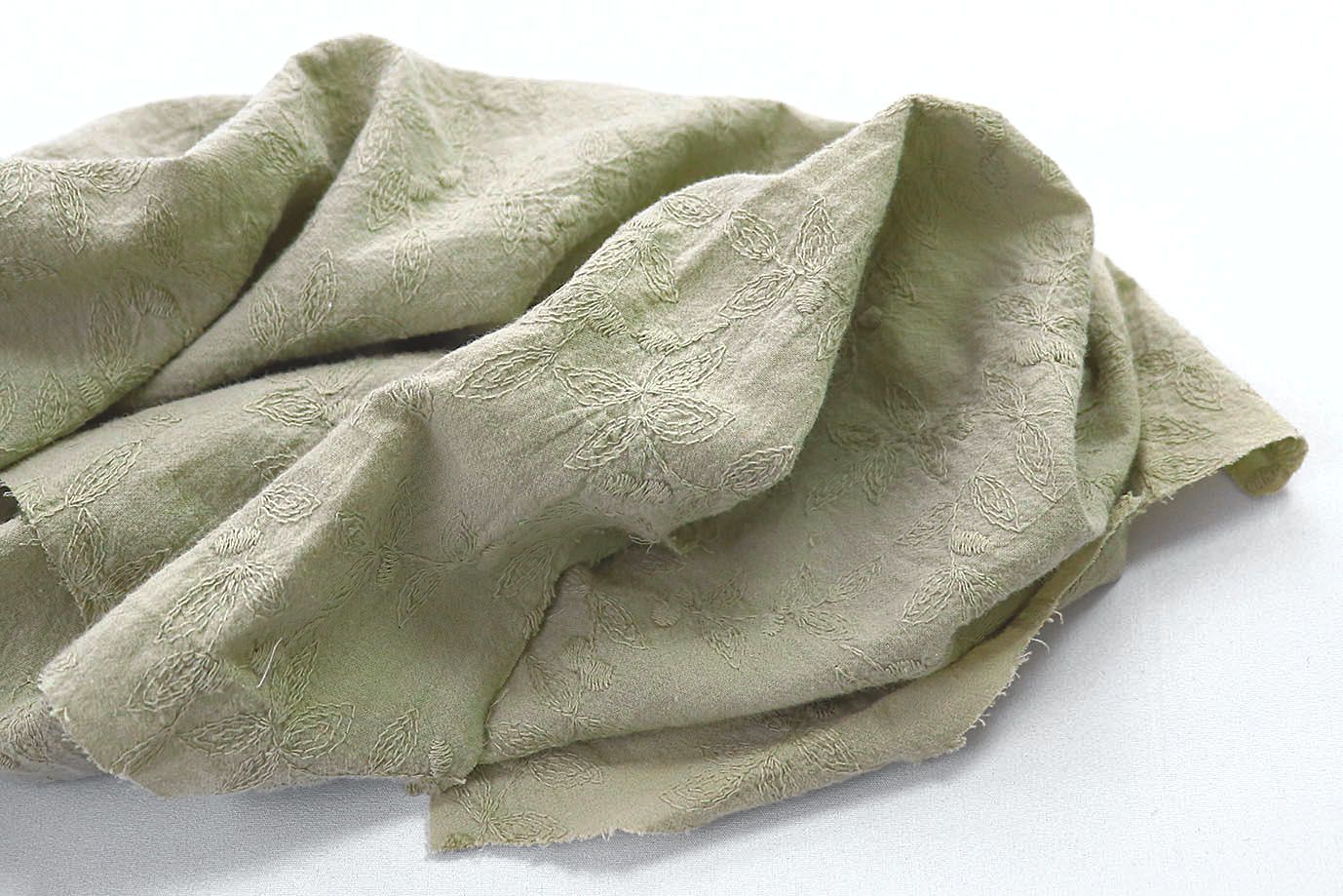 Хлопок "Батист" жатка с вышивкой/серо-зеленый 3202-PY/D#1/C#7 (EU4272)