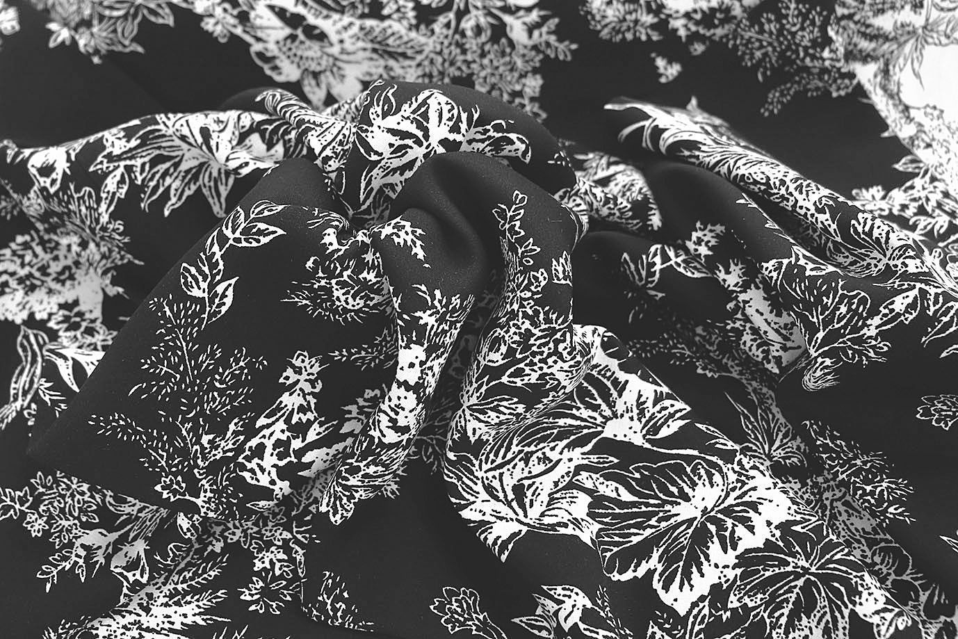 Штапель принт/цветы белые на черном 1374-PY/D#42/C#7