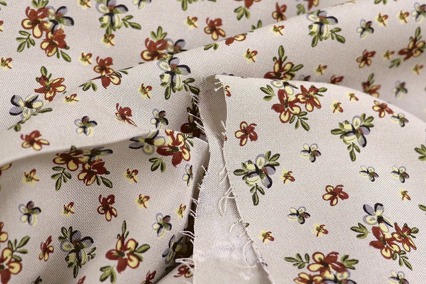 Штапель принт/цветы коричнево-зеленые на бежевом 1466-PY/D#6/C#2