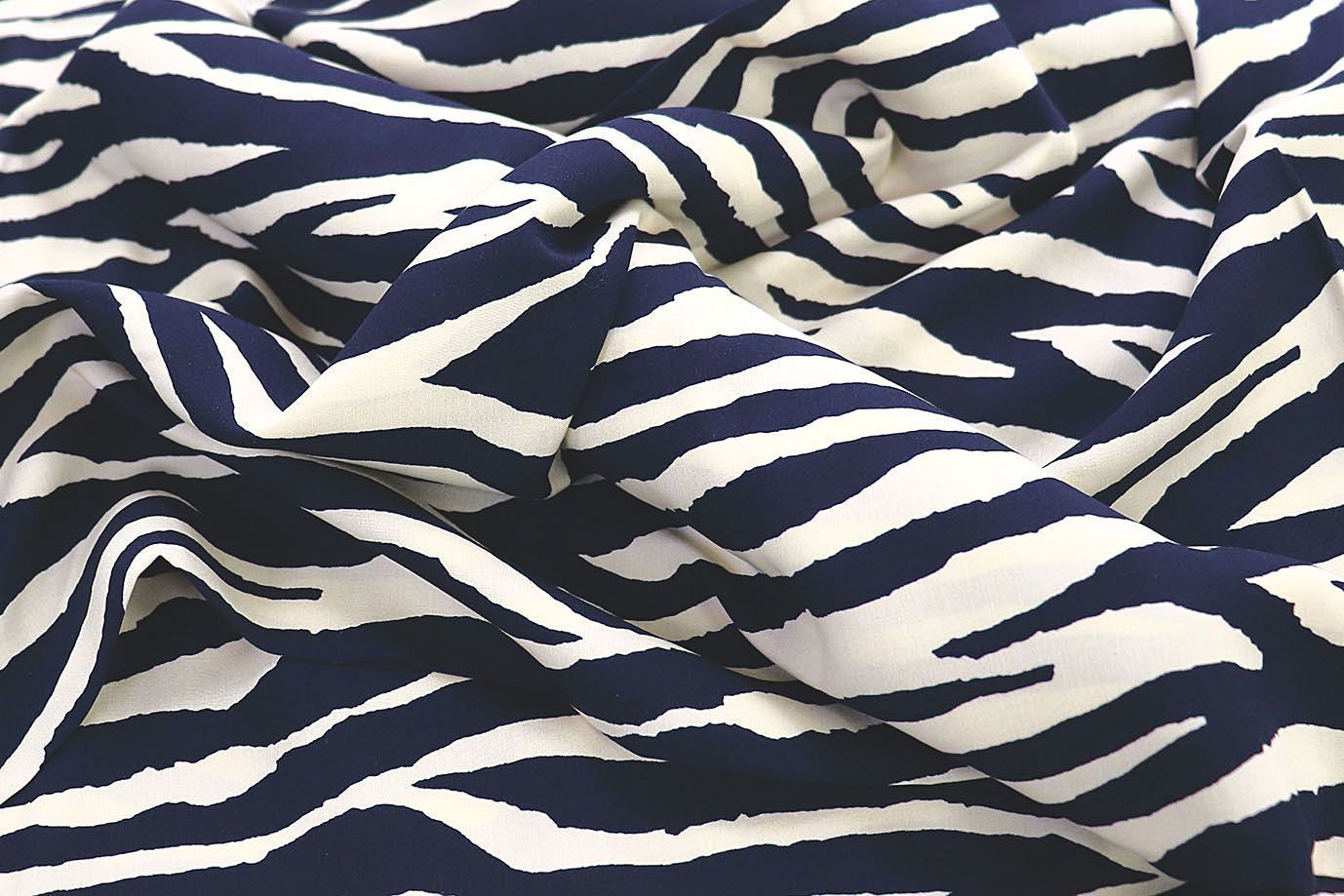 Штапель принт/темно-синий на молочном 3858-PY/D#21/C#3