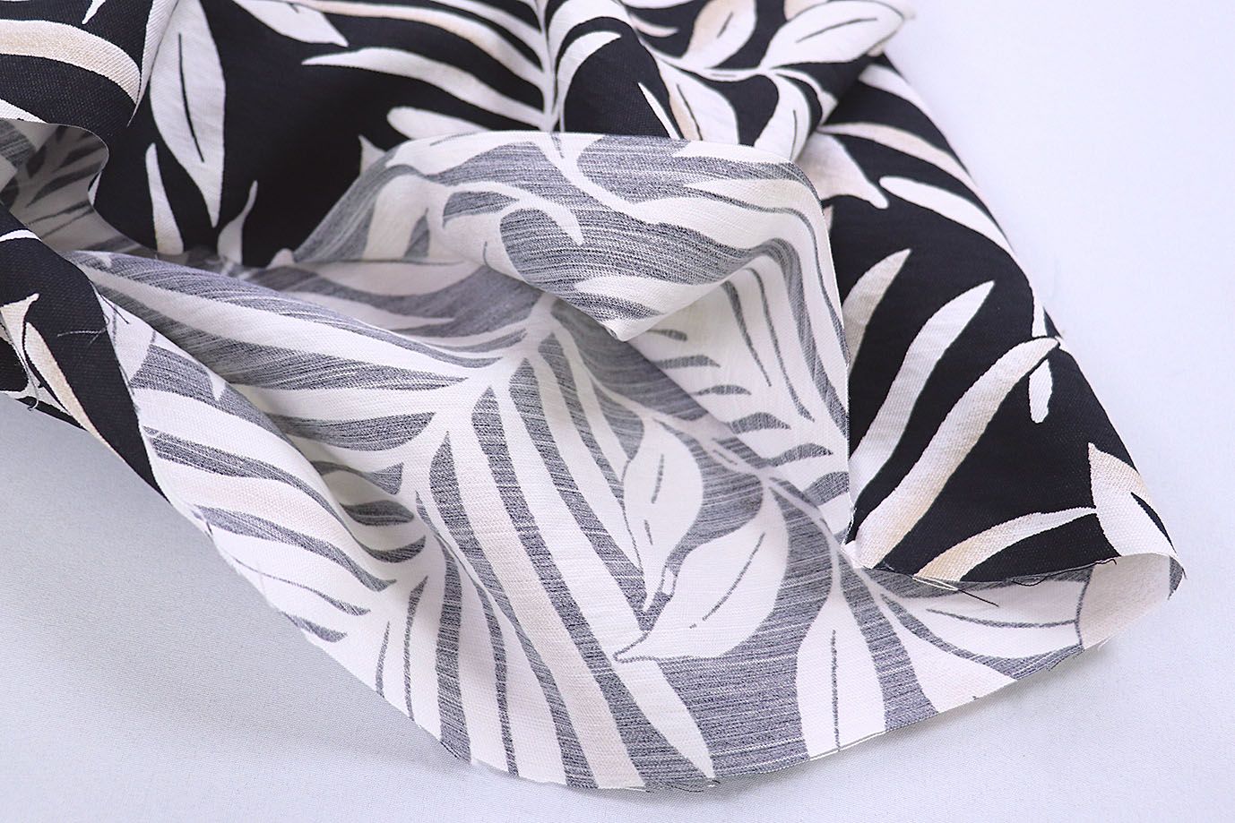 Лен N/R слаб принт/листья белые на черном 3826-PY/D#5/C#4