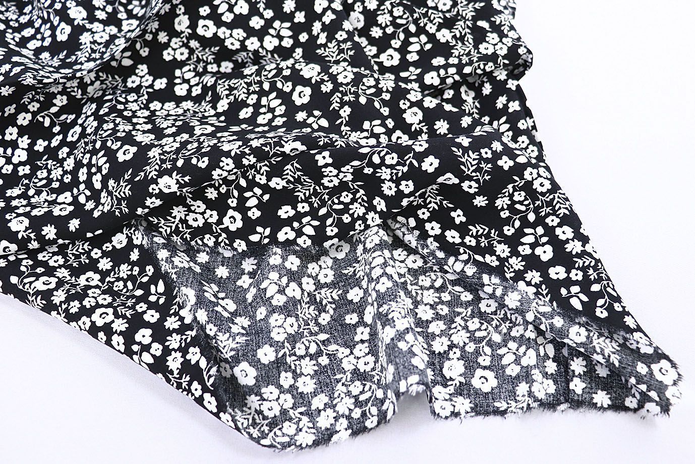 Штапель принт/цветы белые на черном 1382-PY/D#1/C#6