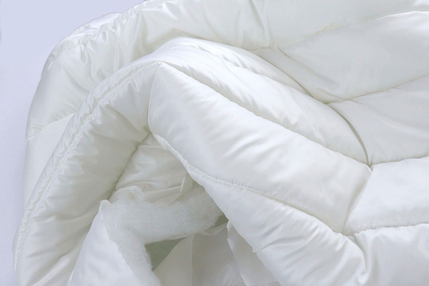 Ткань простеганная "Полоска"/молочный 1372/1+CC200