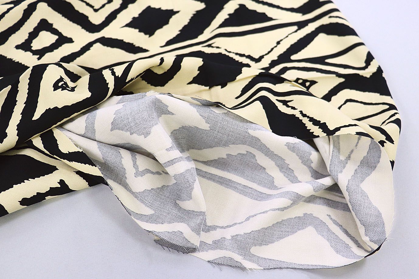 Штапель твил принт/черный на бежевом 3855-PY/D#2/C#2