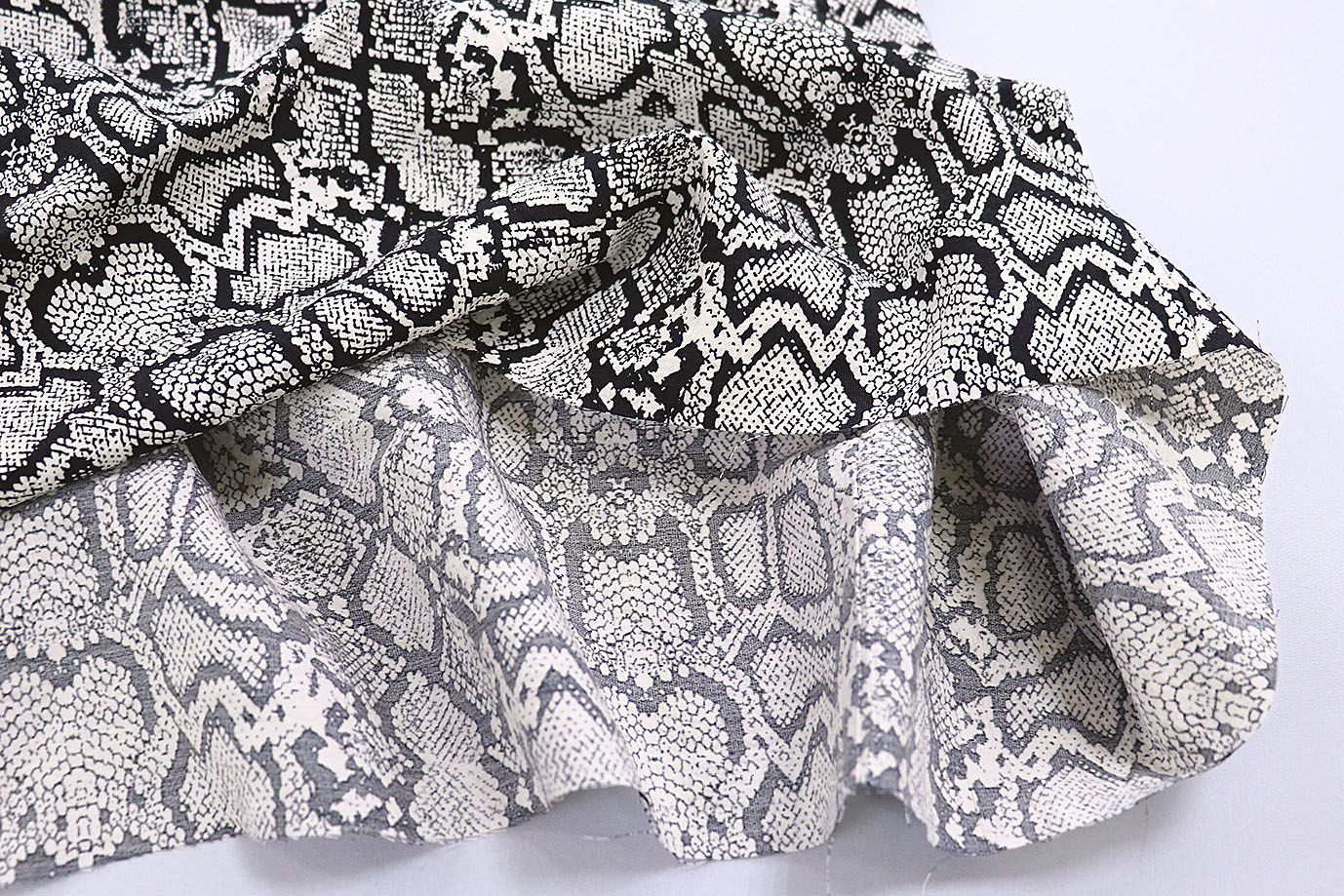 Лен N/R принт/змея черно-серая 3891-PY/D#10/C#3