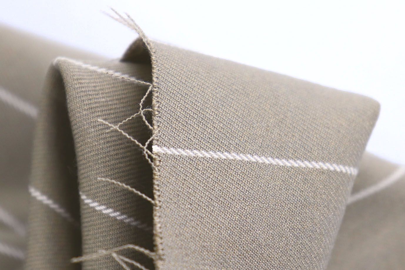 Костюмная ткань принт/полоска белая на бежевом 3962-PY/C#1