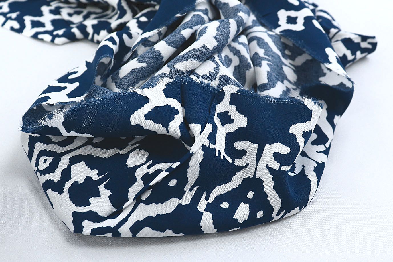 Штапель принт/узор белый на темно-синем 1374-PY/D#52/C#5