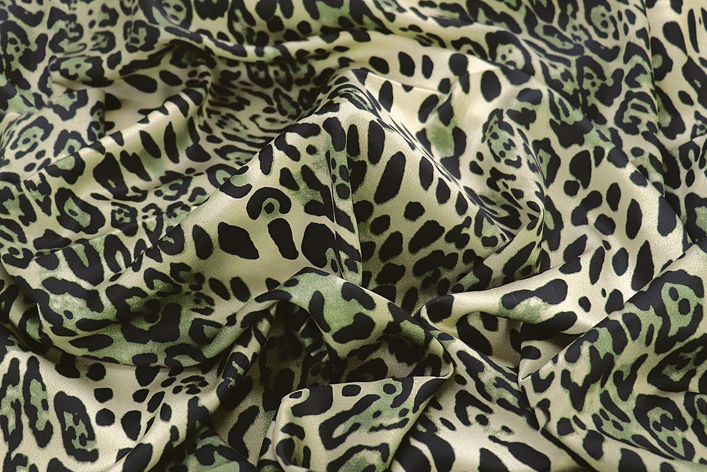 Шелк принт/леопард черно-зеленый на молочном 3881-PY/D#1/C#2