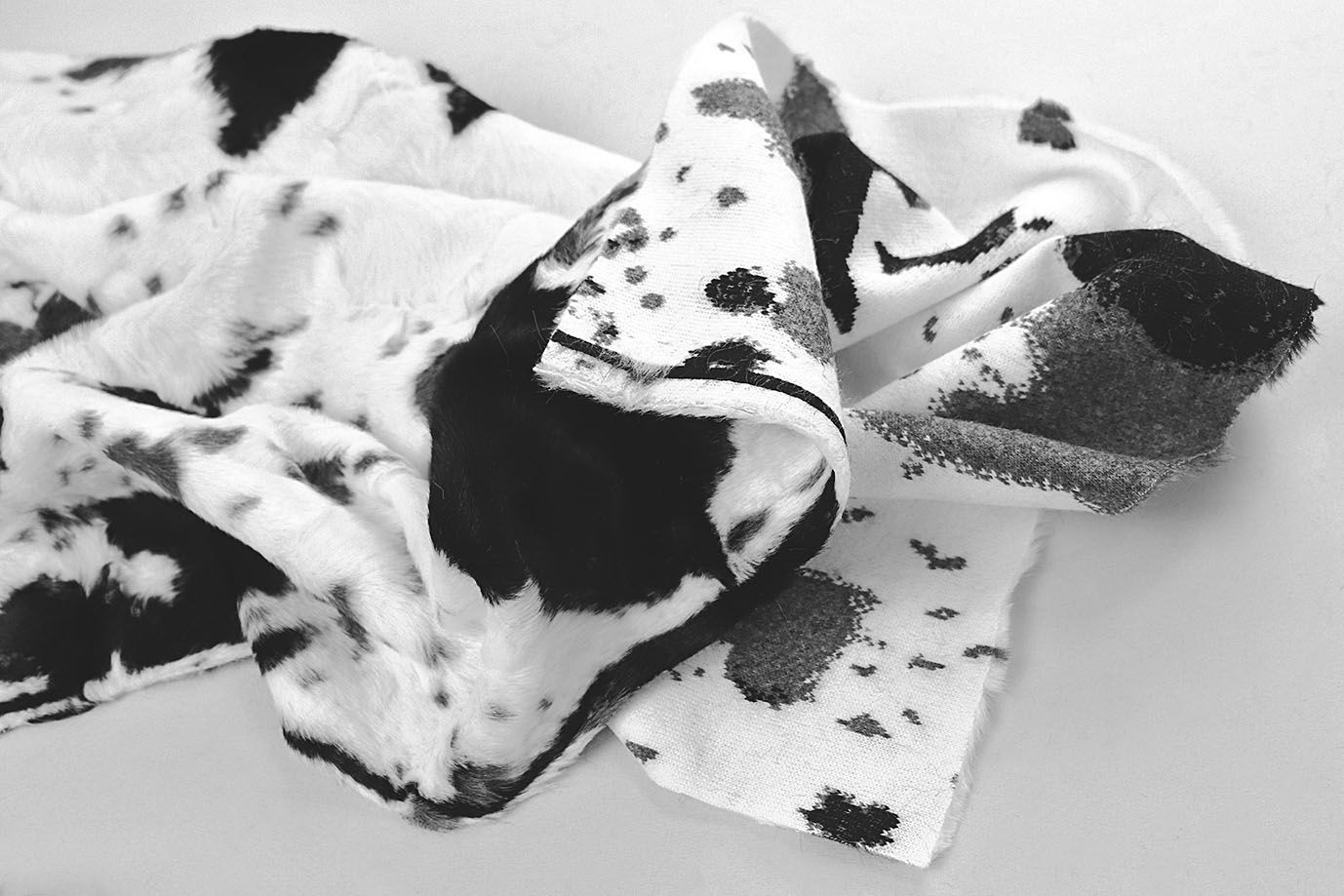 Искусственный мех "Каракуль"/пятна черно-серые на белом AP50518/D#1240-5HT0026F