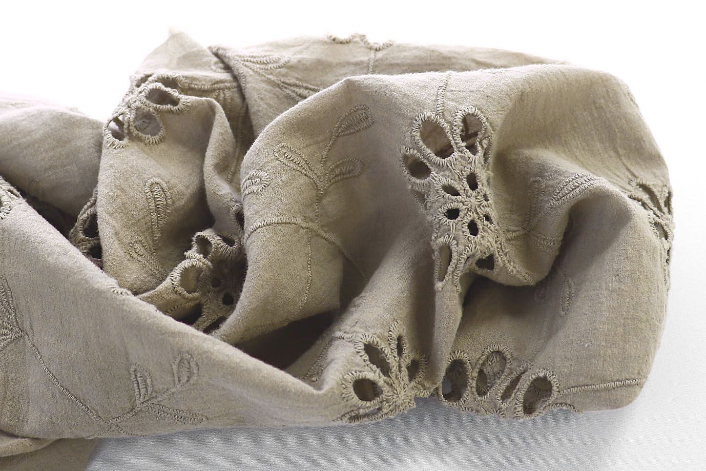 Хлопок "Батист" жатка с вышивкой/серо-бежевый 3202-PY/D#5/C#9 (EU4272)