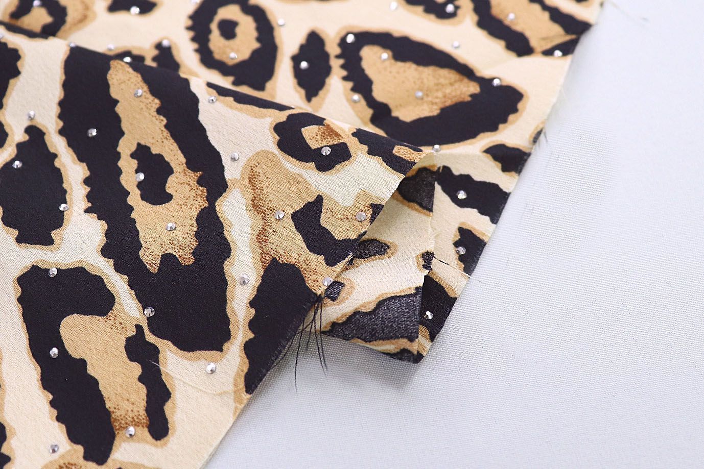 Шелк стрейч со стразами принт/леопард молочно-оранжевый 3791-PY/D#2/C#1