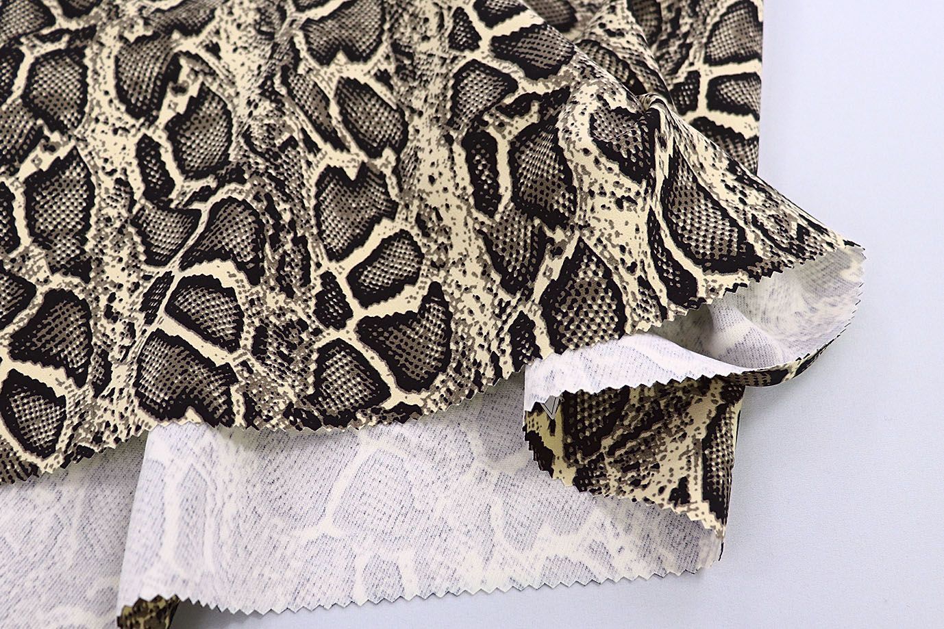 Трикотаж "Скуба" креп принт/змея чероно-бежевая 3836-PY/C#2