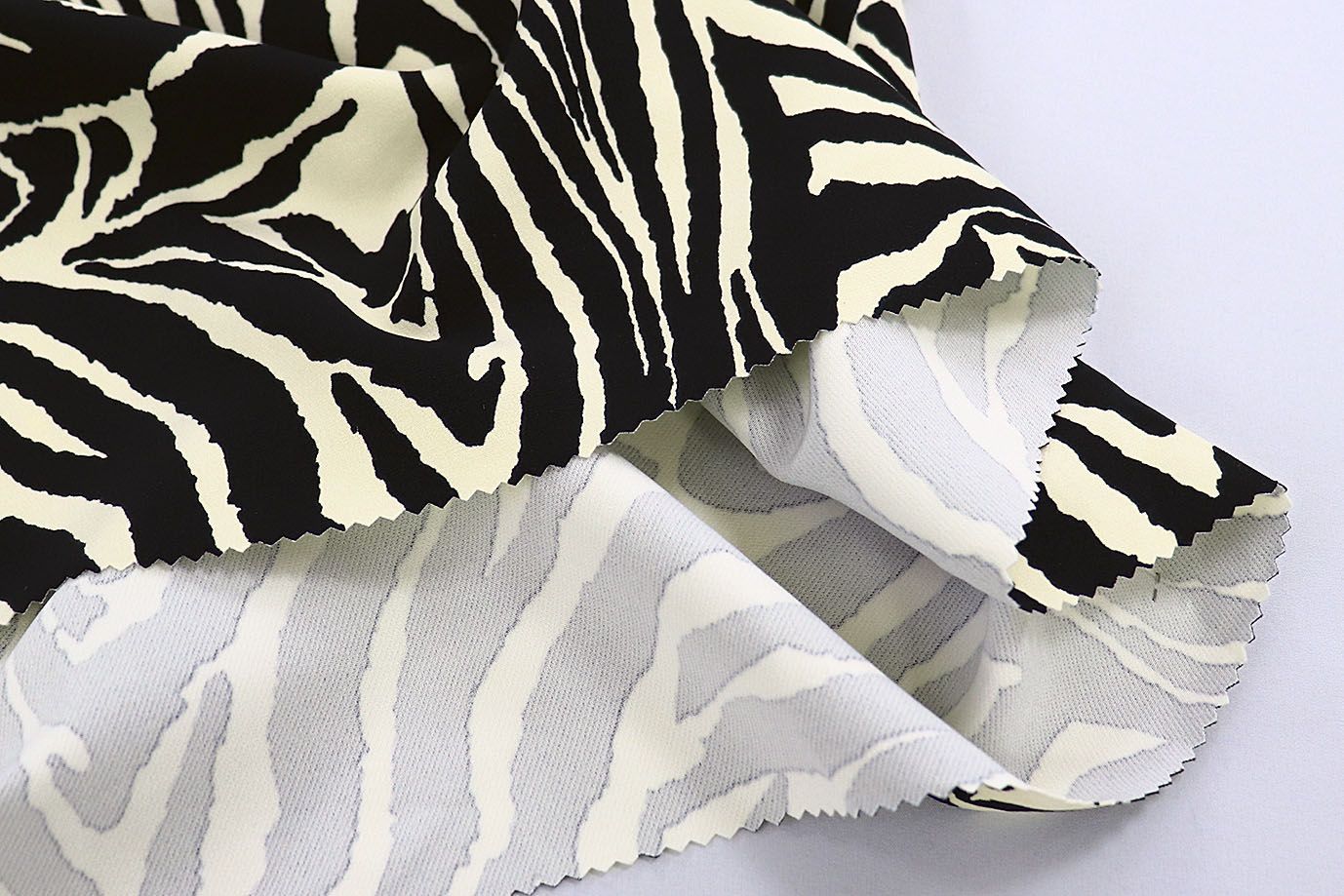 Трикотаж "Скуба" креп принт/зебра черно-молочная 3836-PY/C#1