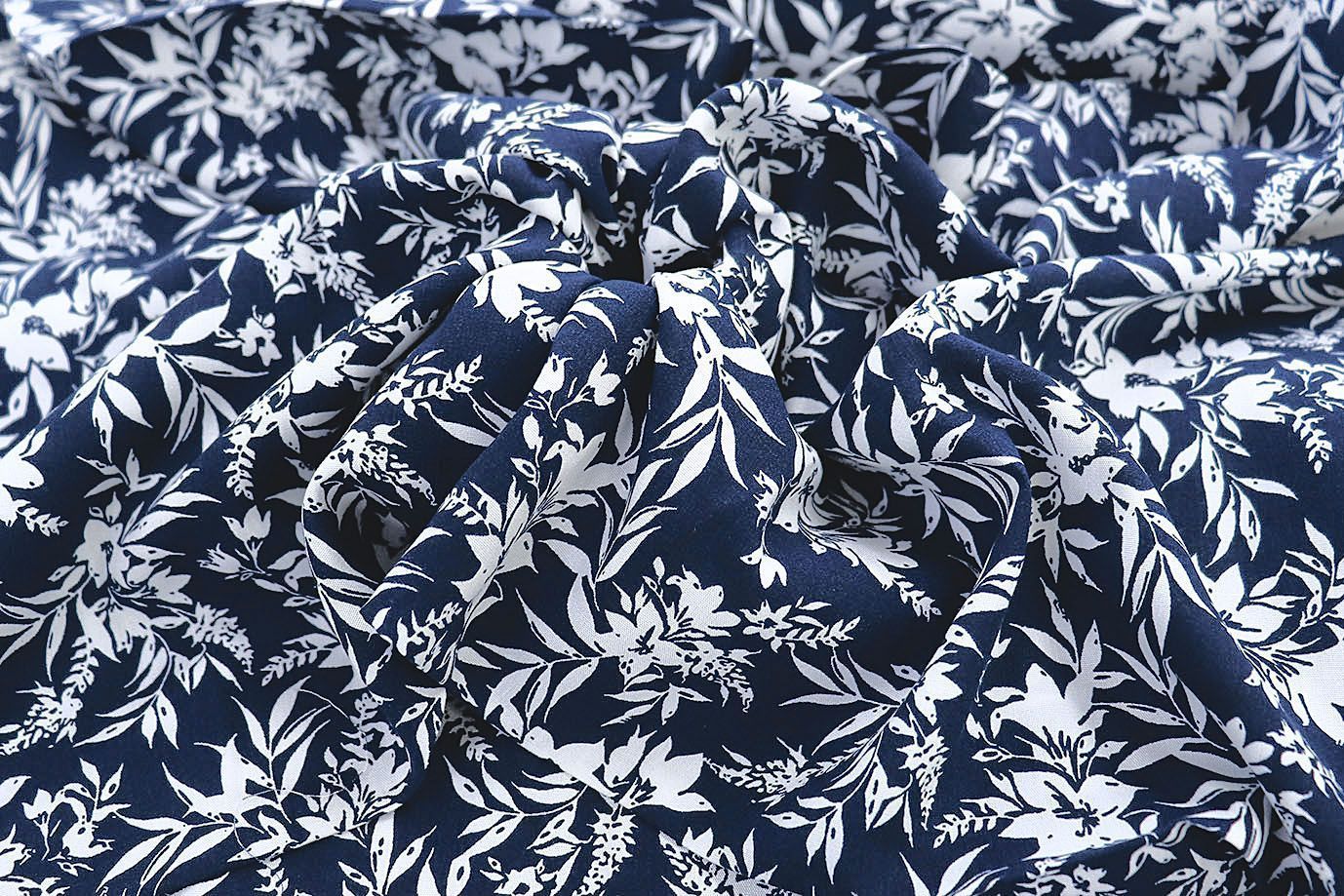 Штапель принт/цветы белые на темно-синем 1374-PY/D#10/C#6