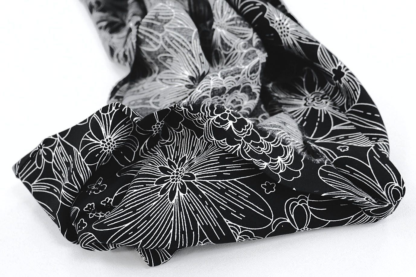 Штапель принт/цветы белые на черном 1374-PY/D#25/C#7