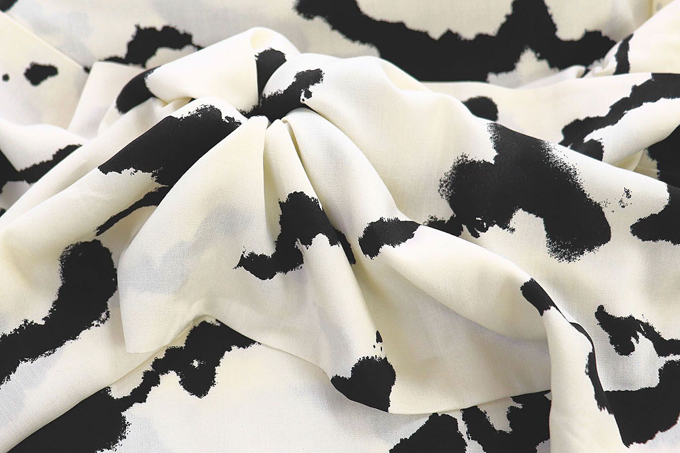 Штапель принт/черный на молочном 1374-PY/D#48/C#2