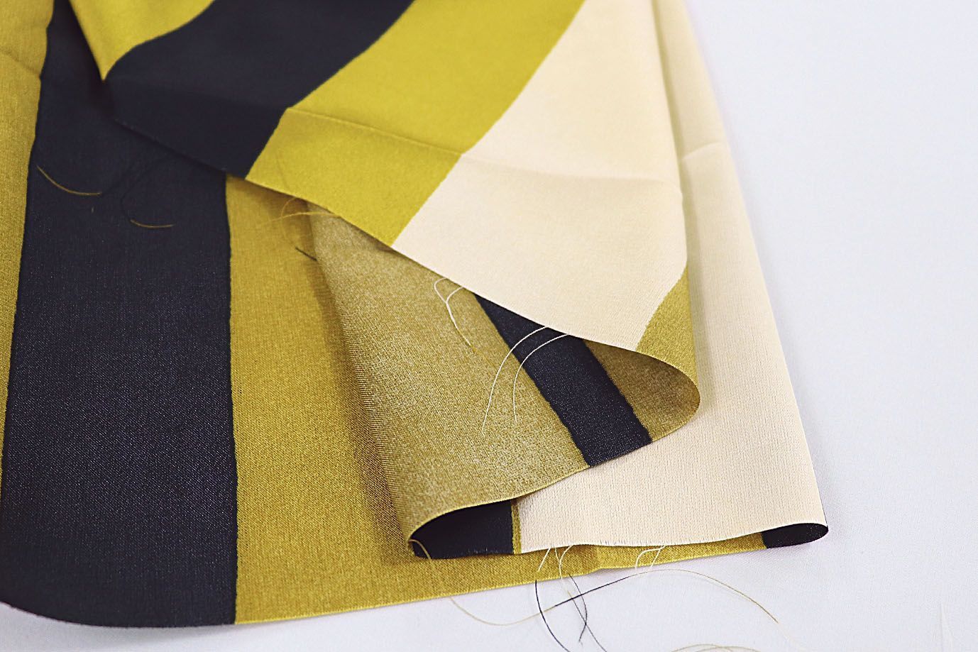 Шелк "Армани" принт/полоска черно-бело-салатовая 3590-PY/D#2/C#2