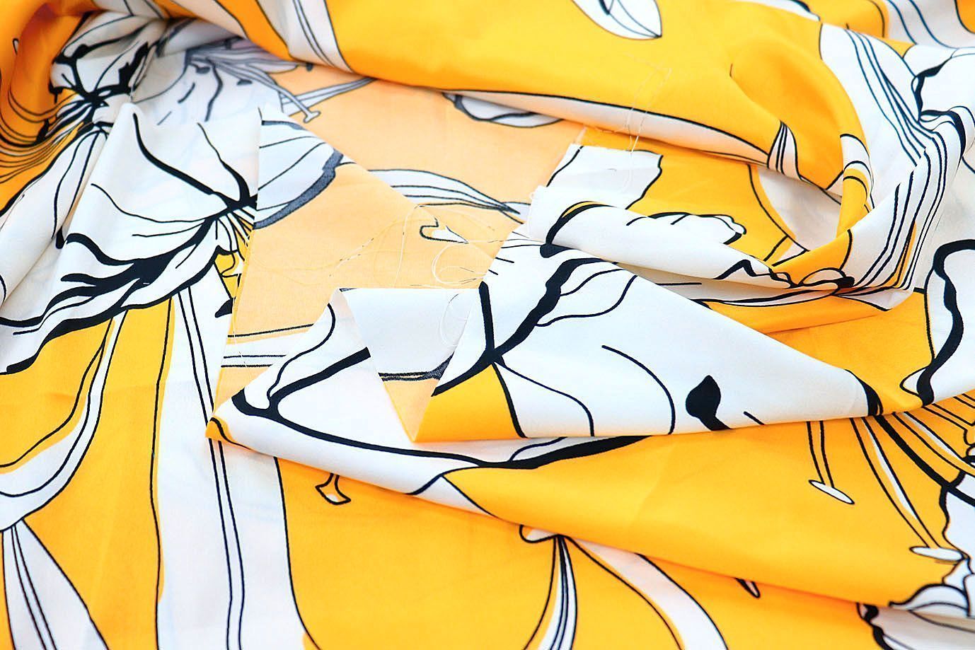 Шелк "Армани" принт/цветы белые на желтом 3361-PY/D#7/C#2