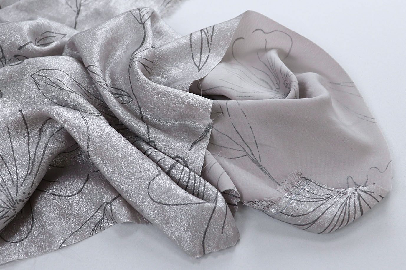 Шелк "Шиммер" жаккард/цветы на сером 4028-PY/C#1