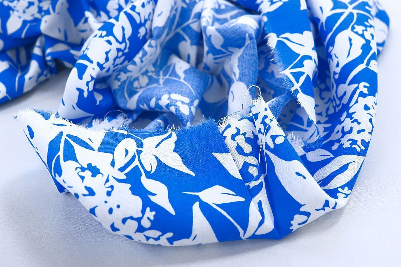 Штапель принт/цветы белые на синем 1374-PY/D#4/C#1