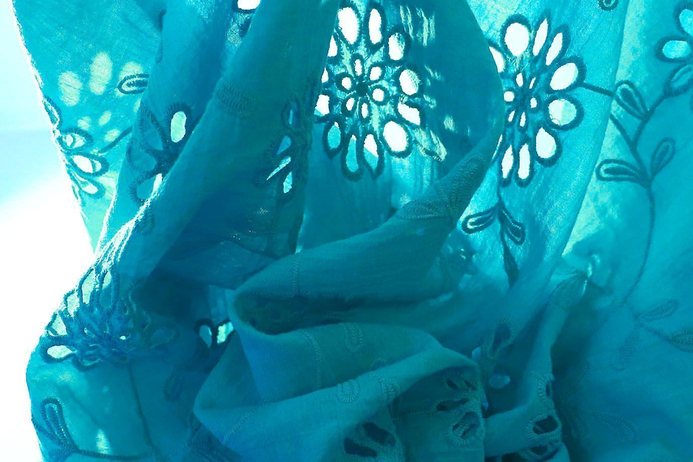 Хлопок "Батист" жатка с вышивкой/лазурно-голубой 3202-PY/D#5/C#5 (EU4272)