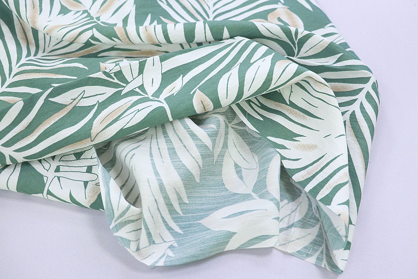 Лен N/R слаб принт/листья белые на мятном 3826-PY/D#5/C#2