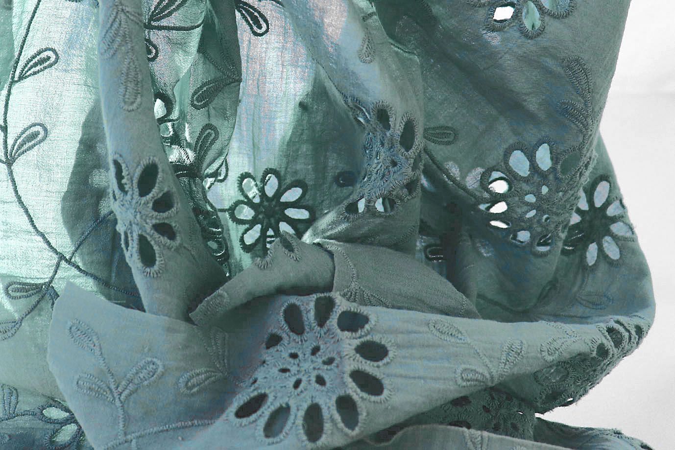 Хлопок "Батист" жатка с вышивкой/серо-зеленый 3202-PY/D#5/C#8 (EU4272)