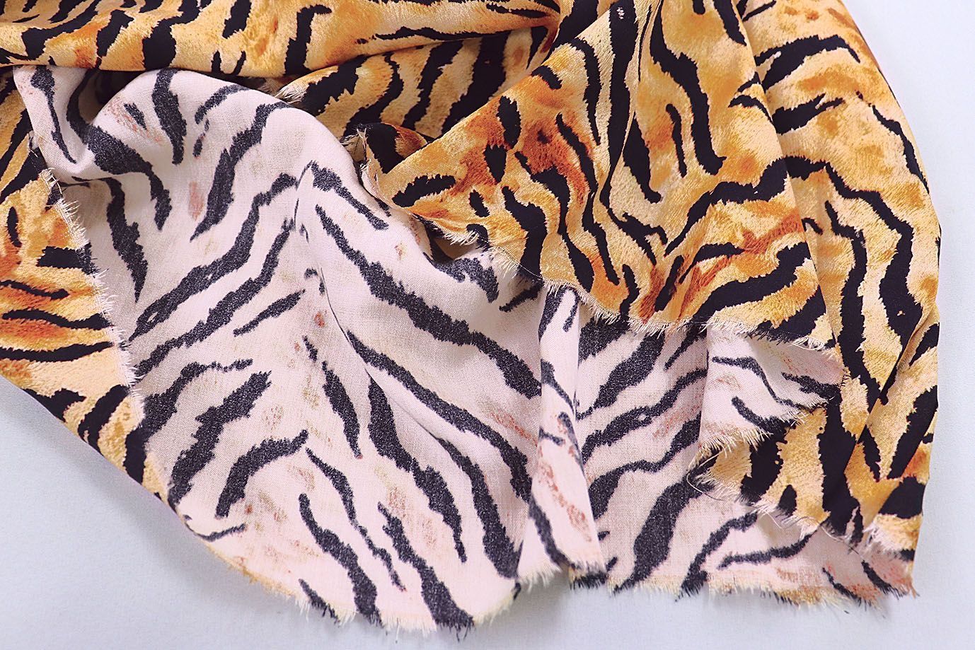 Штапель принт/тигр черно-оранжевый на бежевом 1375-PY/D#5/C#1