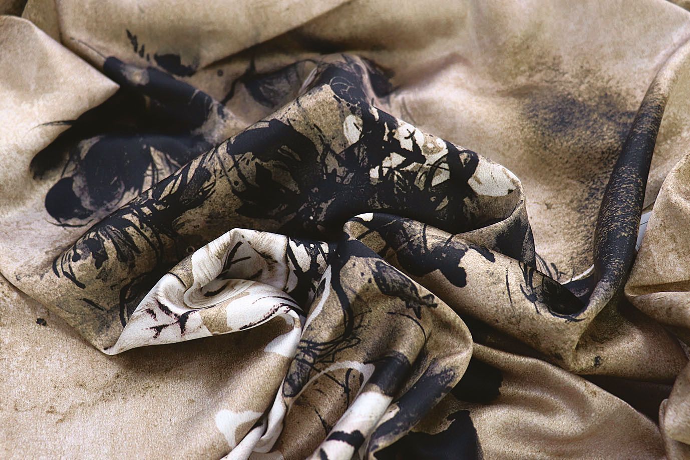 Шелк принт/цветы черно-белые на бежевом 3881-PY/D#4/C#1