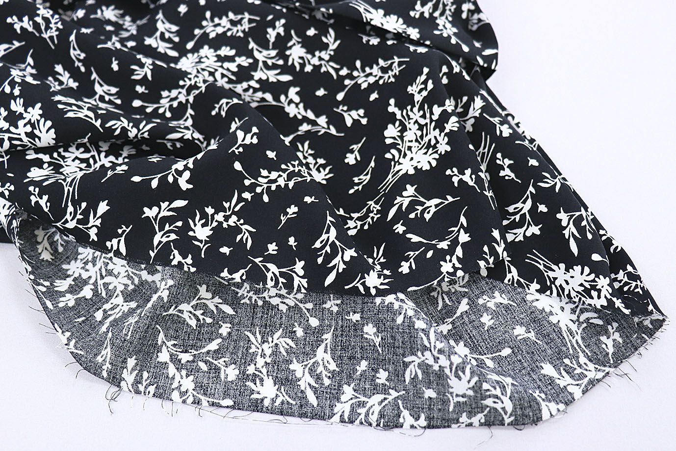 Штапель принт/цветы белые на черном 1382-PY/D#10/C#7