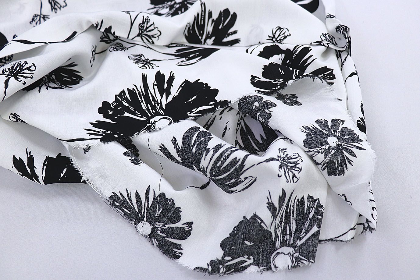 Штапель принт/цветы черные на белом 1382-PY/D#11/C#2