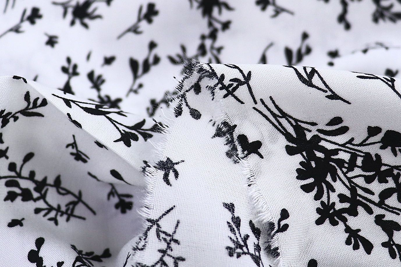 Штапель принт/цветы черные на белом 1382-PY/D#10/C#6