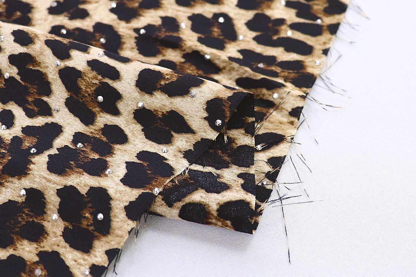 Шелк стрейч со стразами принт/леопард молочно-коричневый 3791-PY/D#1/C#1