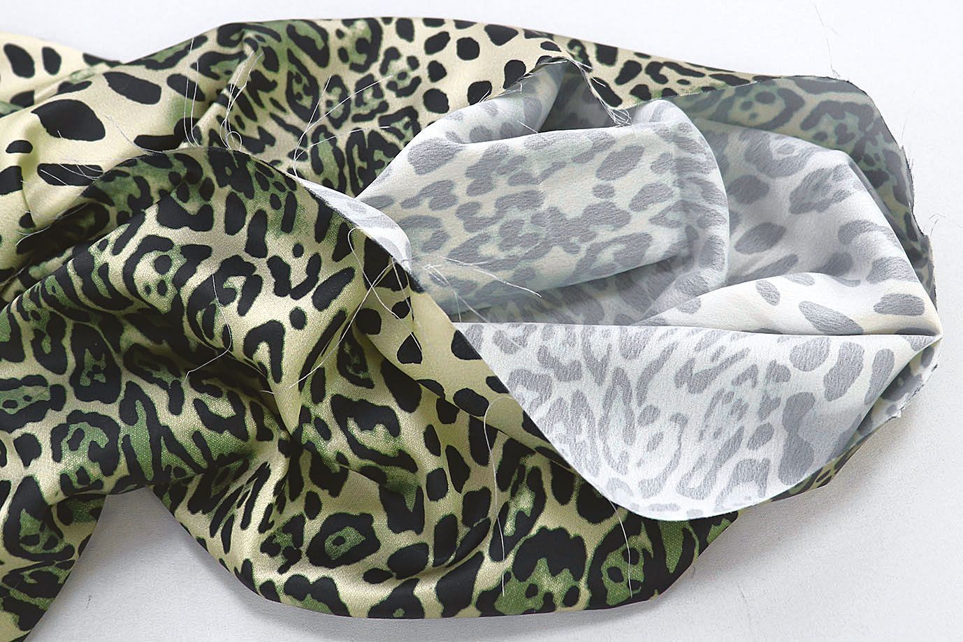 Шелк принт/леопард черно-зеленый на молочном 3881-PY/D#1/C#2