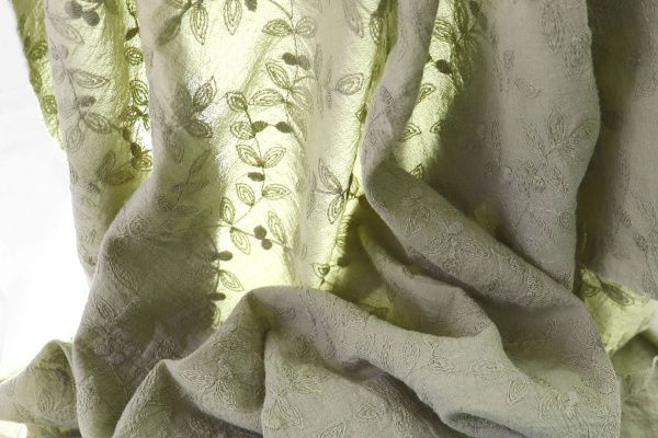 Хлопок "Батист" жатка с вышивкой/серо-зеленый 3202-PY/D#1/C#7 (EU4272)