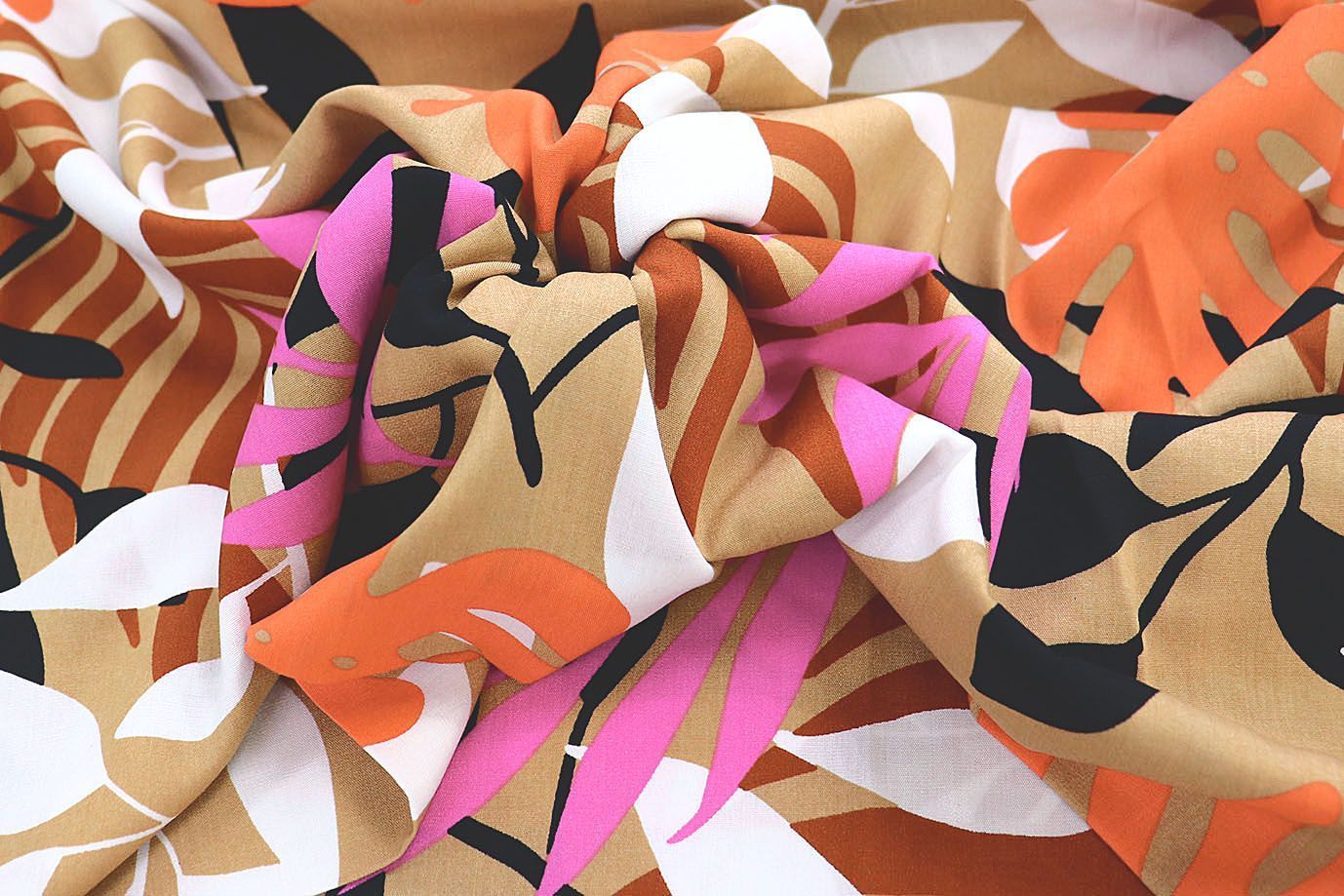 Штапель принт/листья на бежевом 1374-PY/D#30/C#3