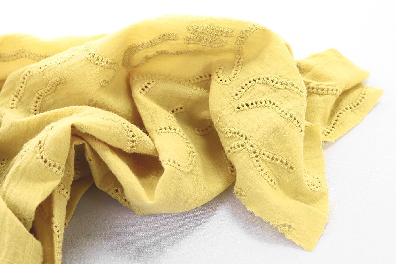 Хлопок "Батист" жатка с вышивкой/бледно-желтый 3202-PY/D#4/C#3 (EU4272)