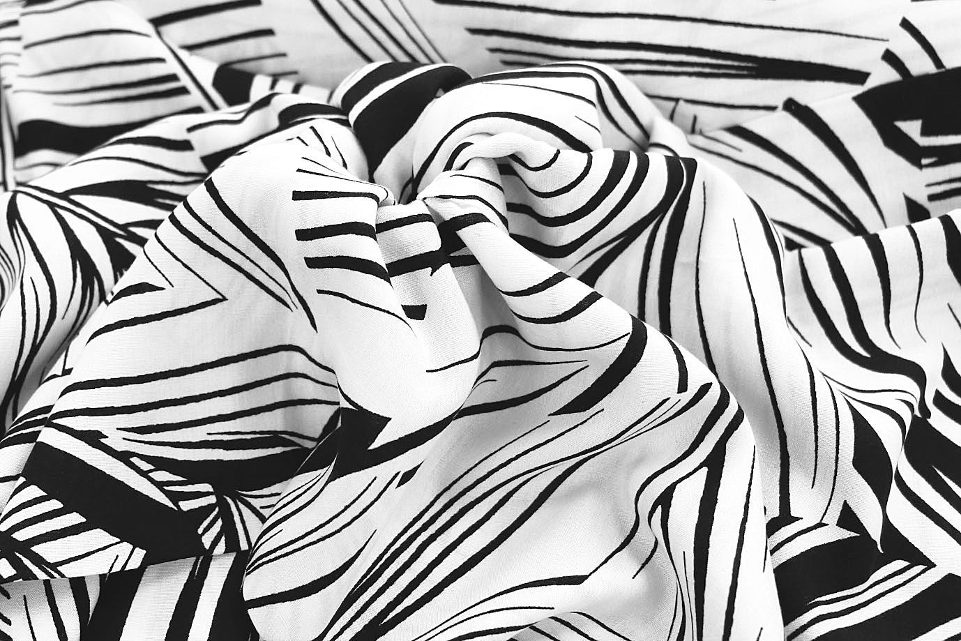 Штапель принт/листья бело-черные 1374-PY/D#21/C#3