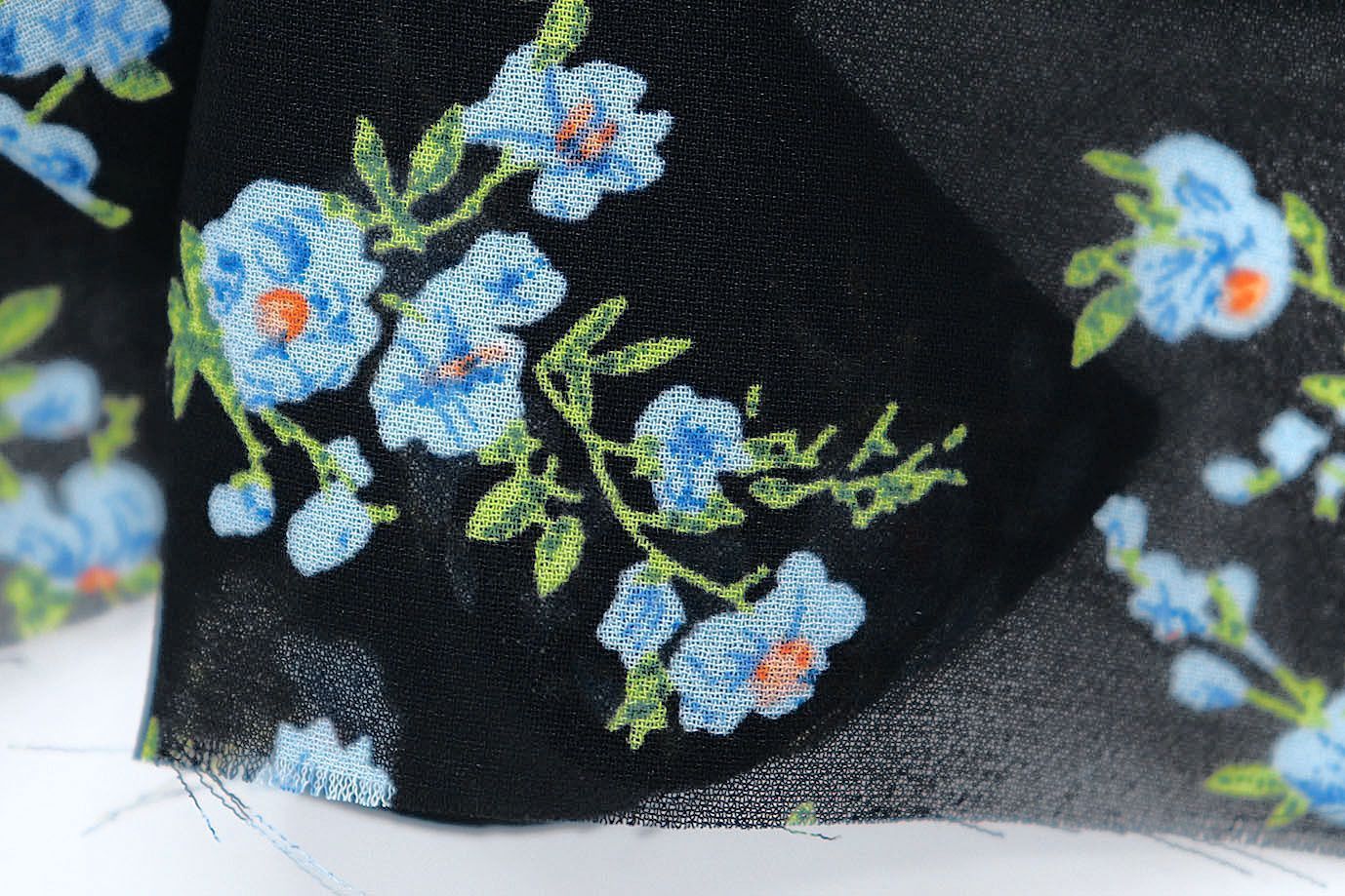 Шифон принт/цветы голубые на черном 3926-PY/D#5/C#3