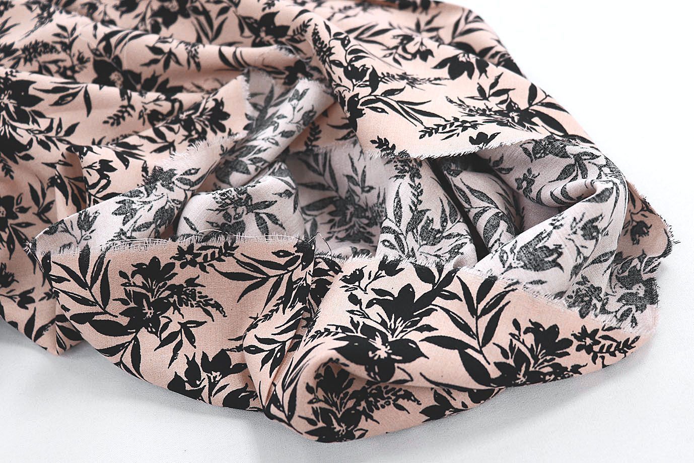 Штапель принт/цветы черные на персиковом 1374-PY/D#10/C#5