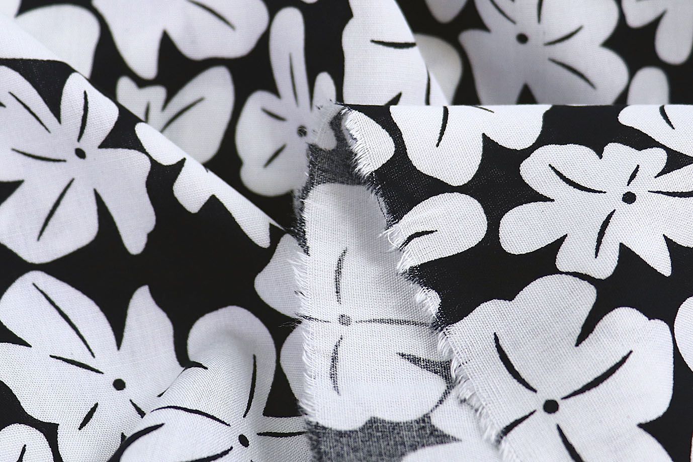 Штапель принт/цветы белые на черном 1382-PY/D#15/C#7