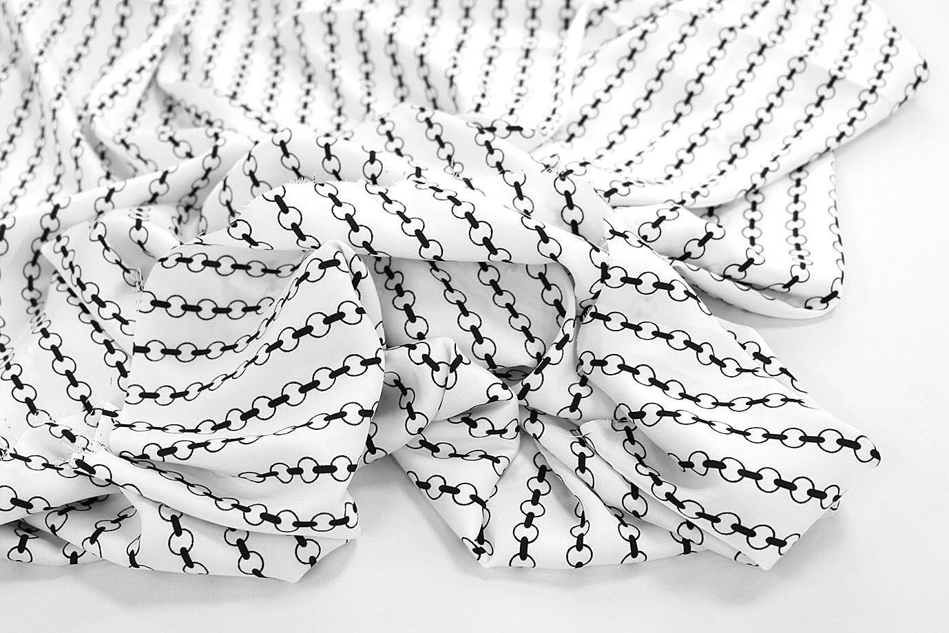 Сатин "Армани" принт/цепи черные на молочном 3588-PY/D#14/C#1