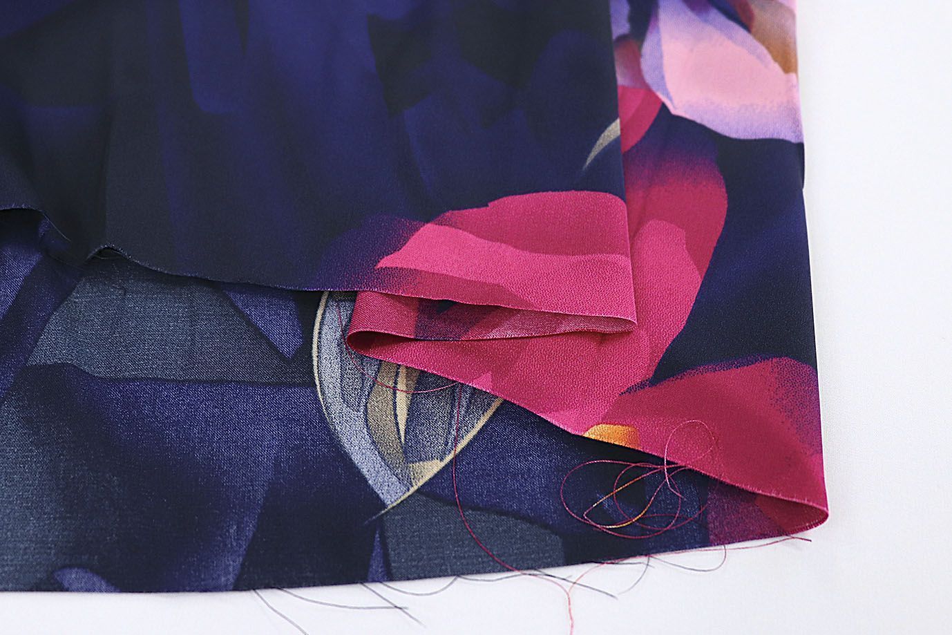 Шелк "Армани" принт/цветы розовые на темно-синем 3590-PY/D#7/C#2